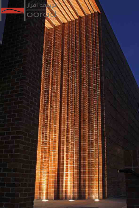 نمای آجری ساختمان را بر چه اصولی نورپردازی می‌کنند؟